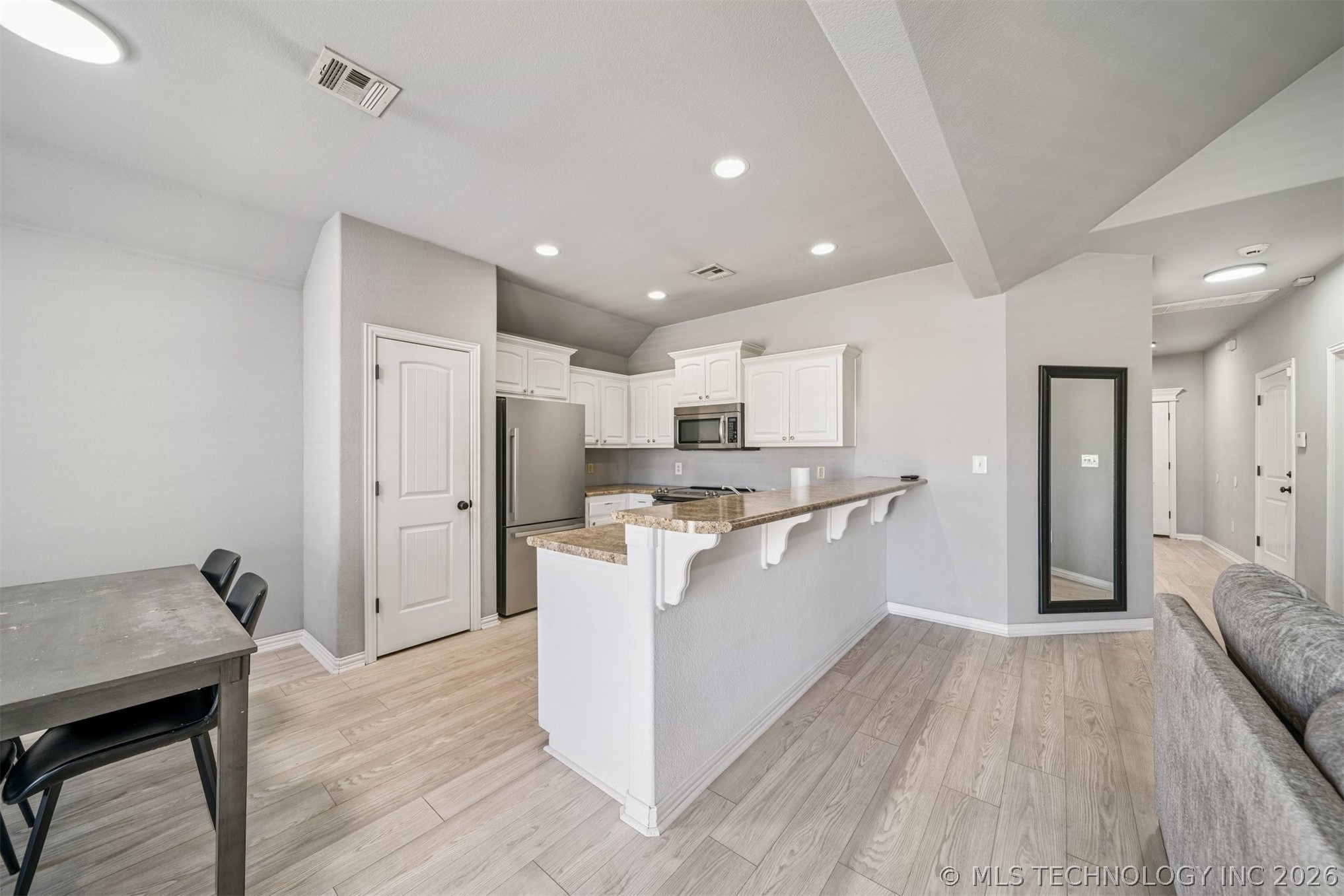 1417 E 145th Street S