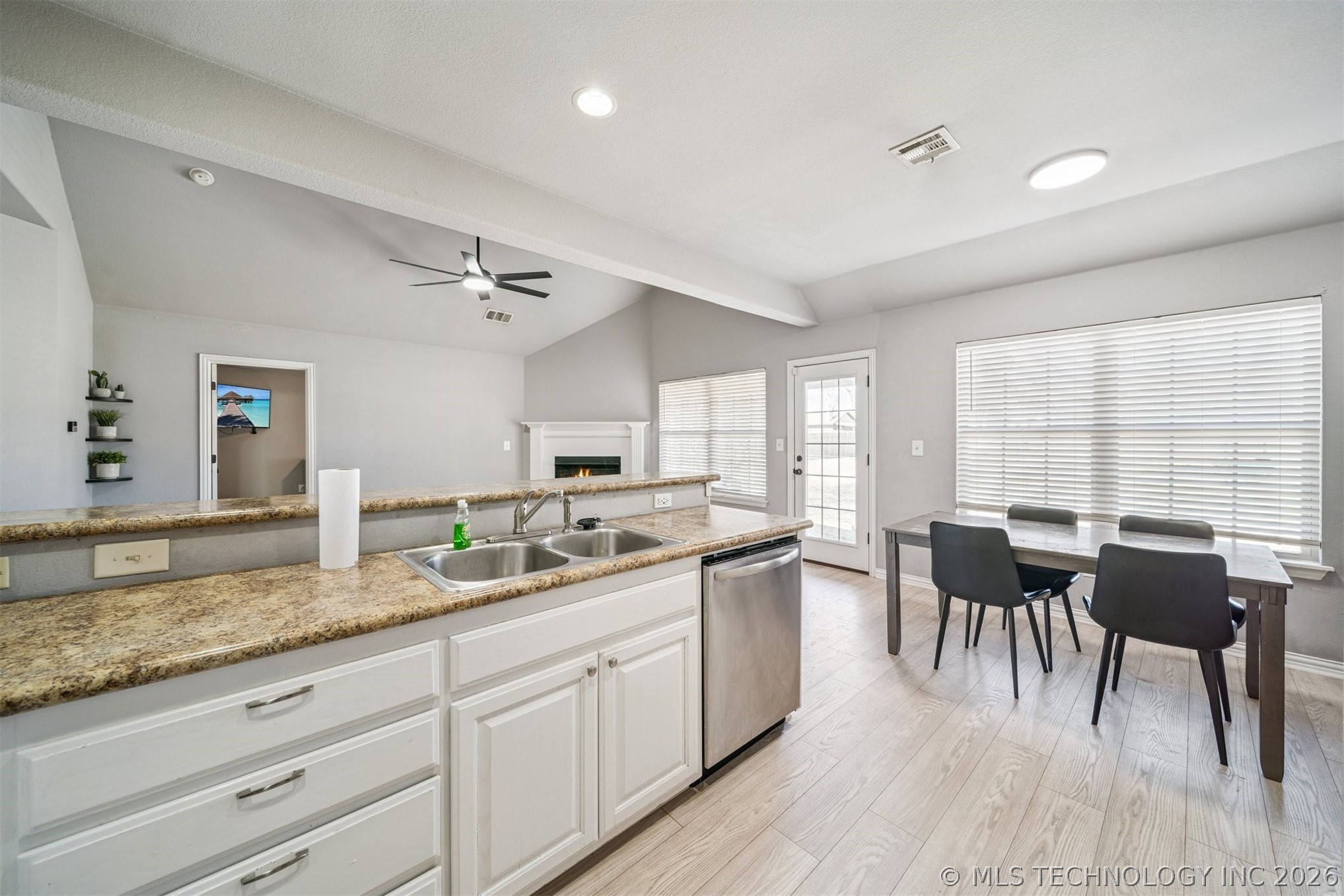 1417 E 145th Street S