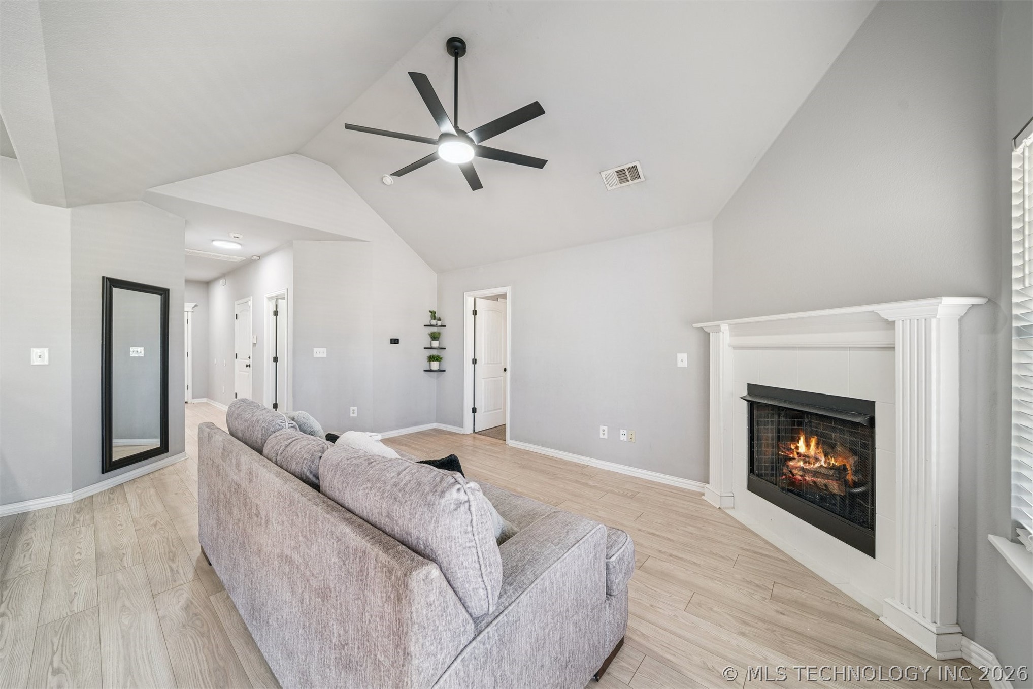 1417 E 145th Street S