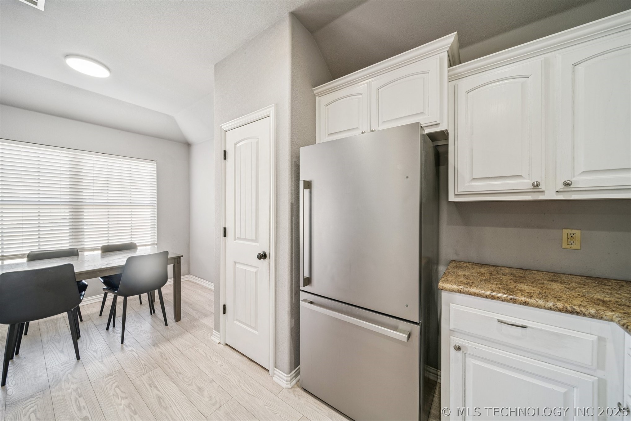 1417 E 145th Street S