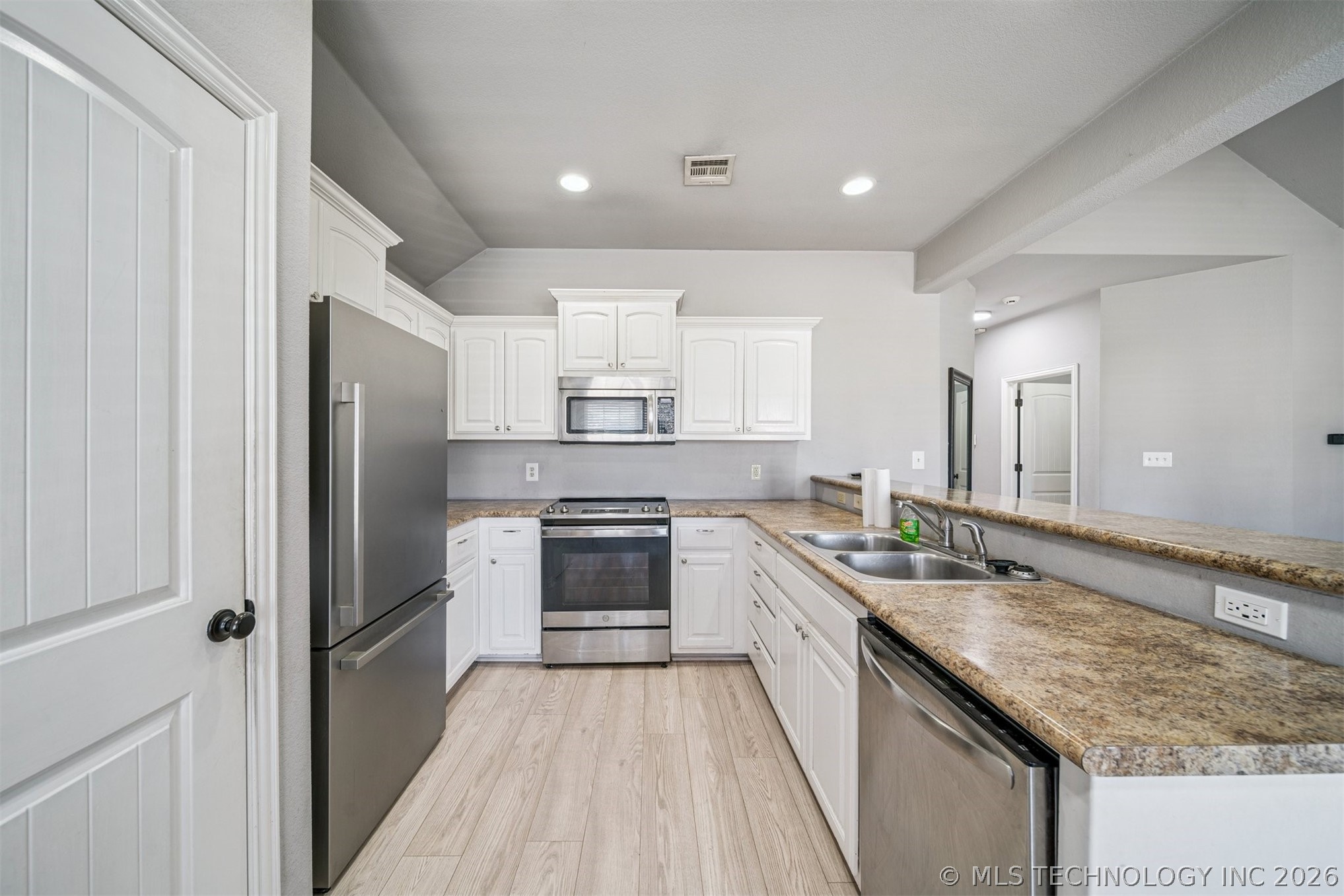 1417 E 145th Street S