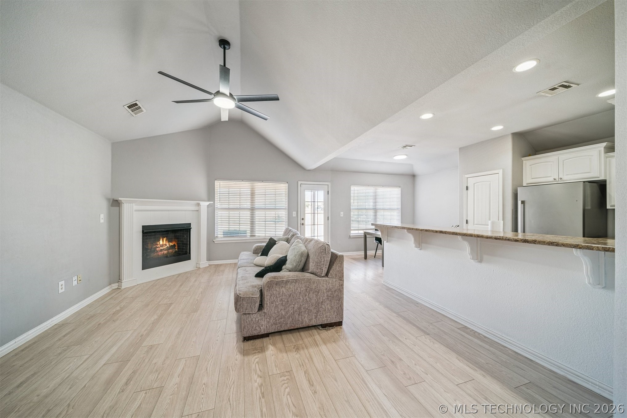 1417 E 145th Street S