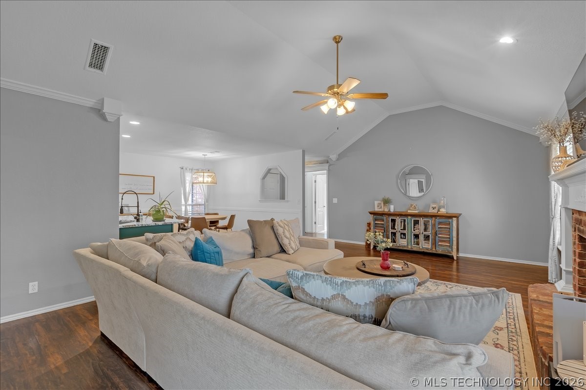 11822 N 107th East Avenue
