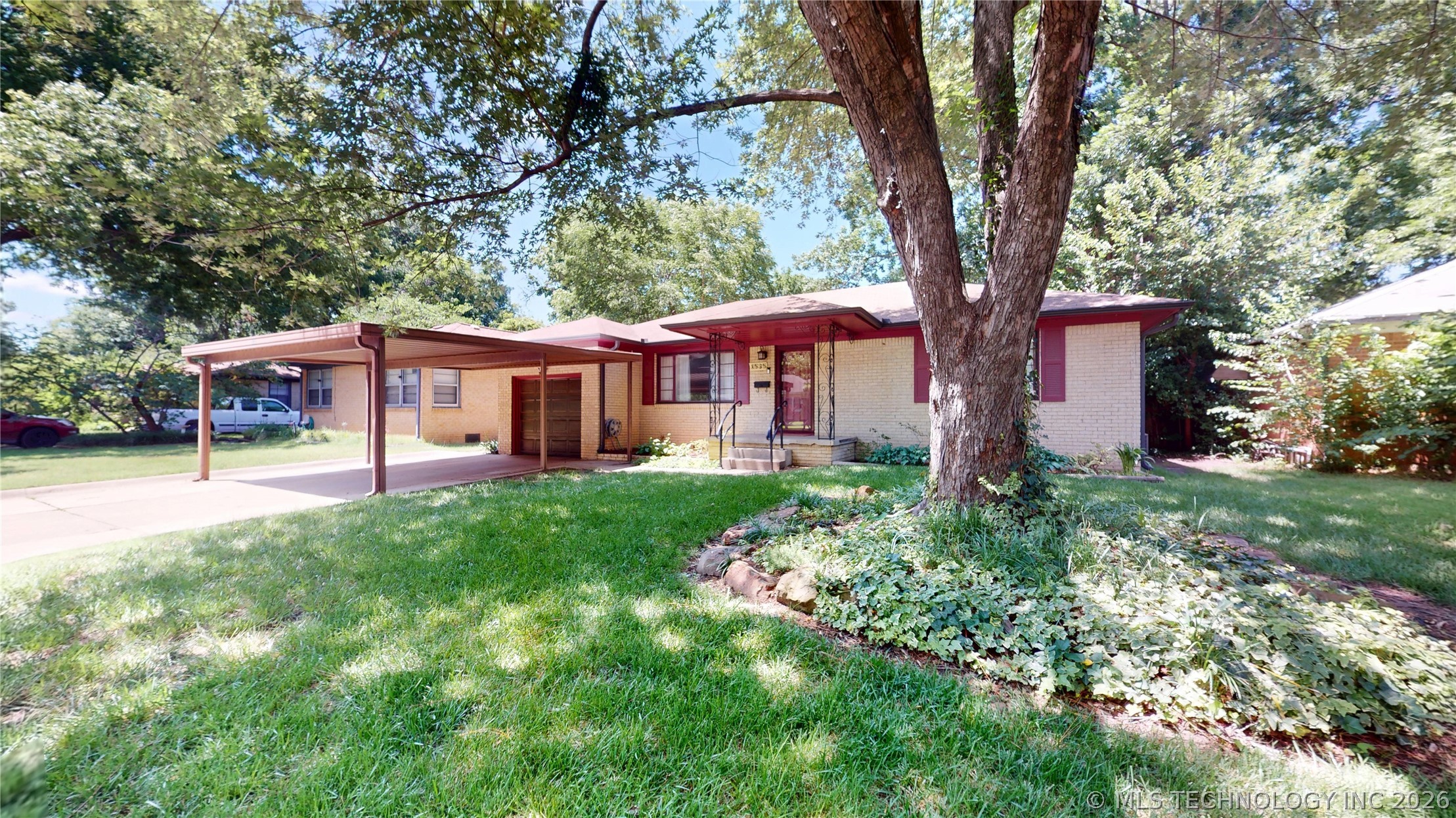 1535 E 54th Street