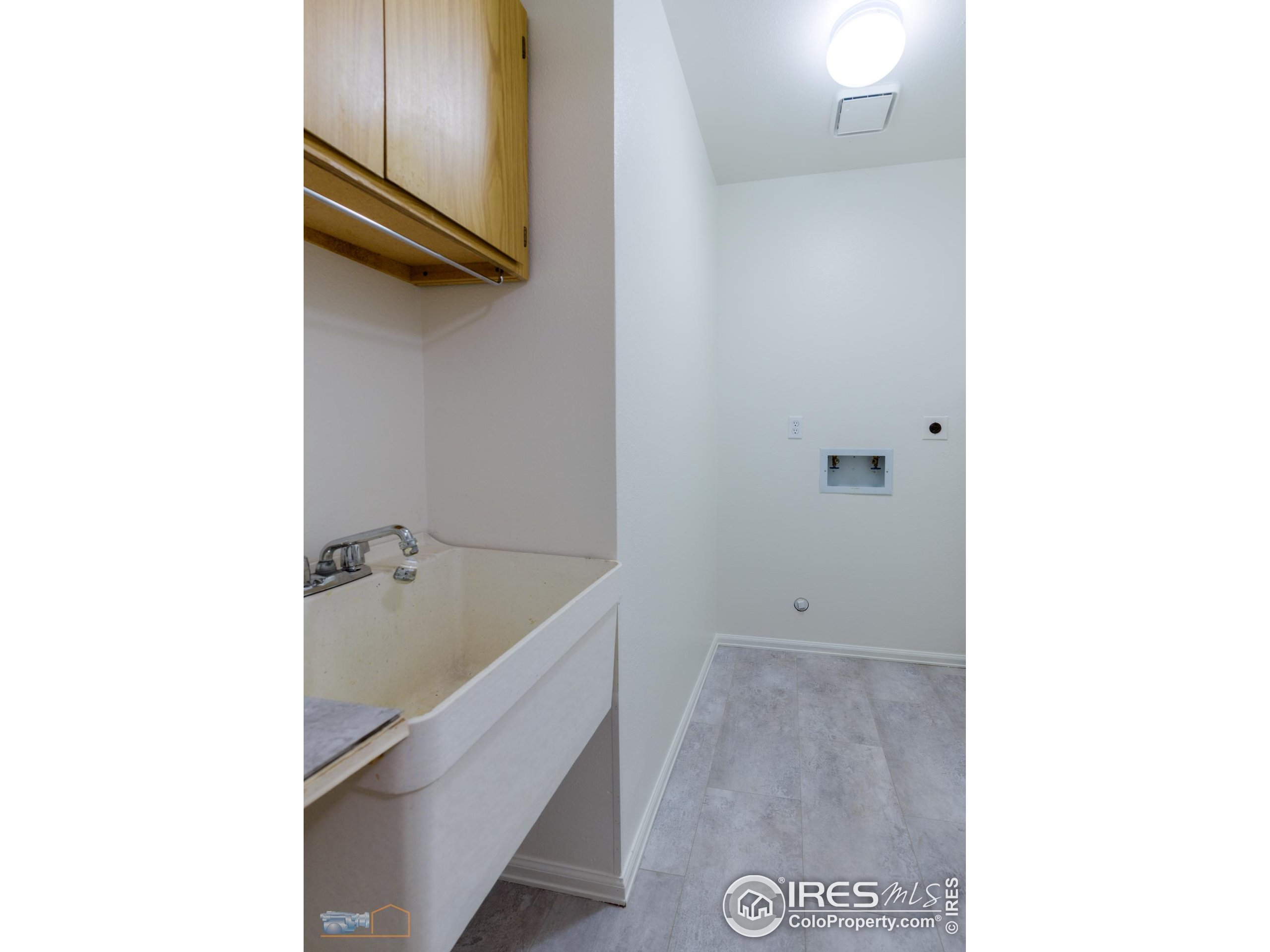 67 Mineola Ct
