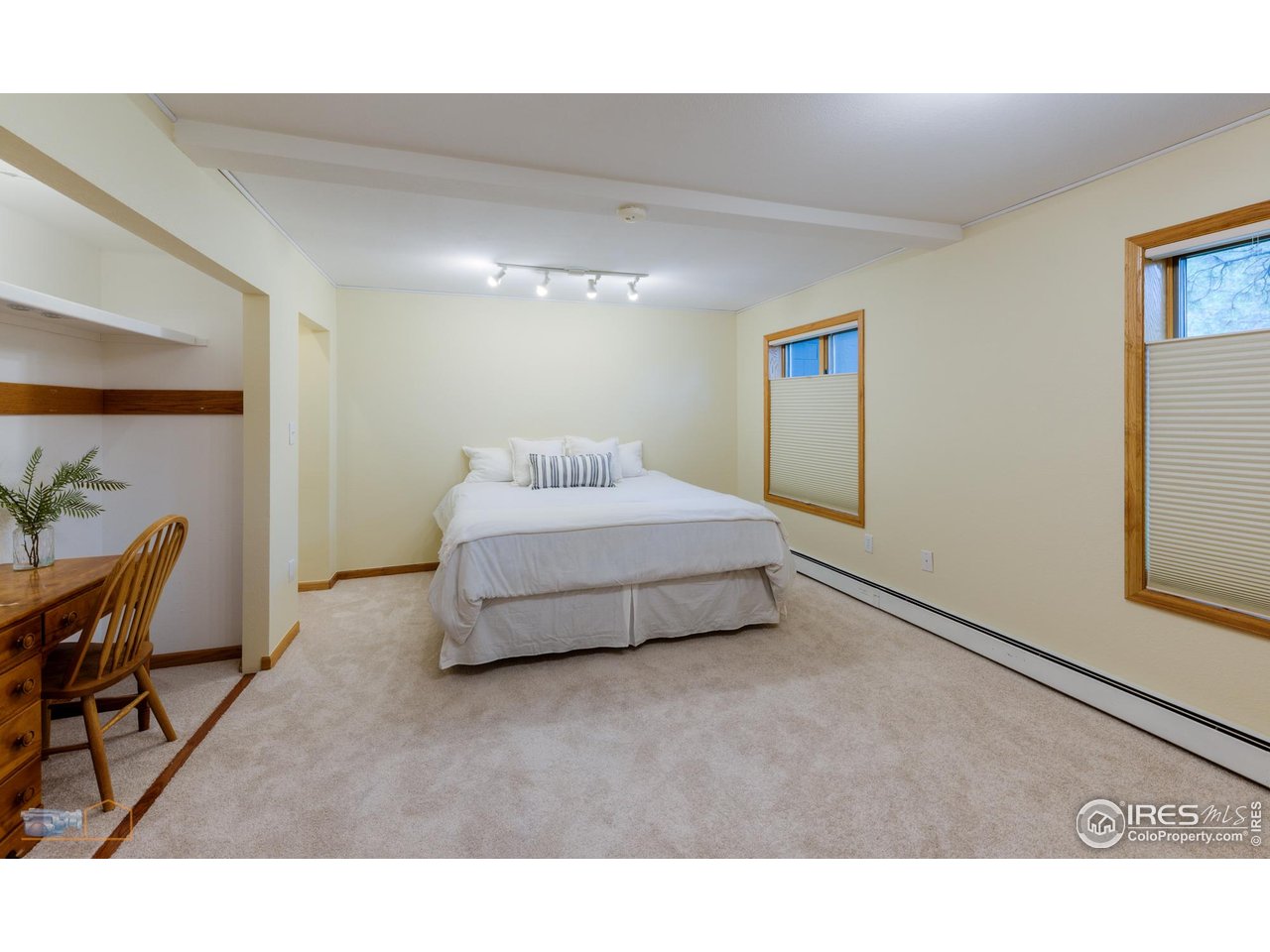 335 Pine Tree Ln