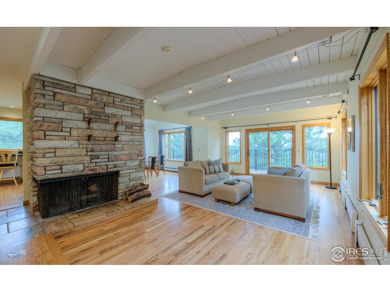 335 Pine Tree Ln