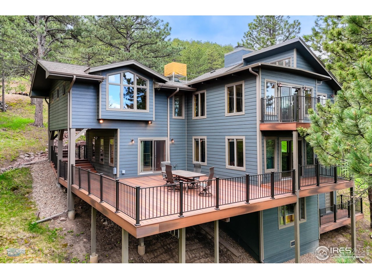 335 Pine Tree Ln