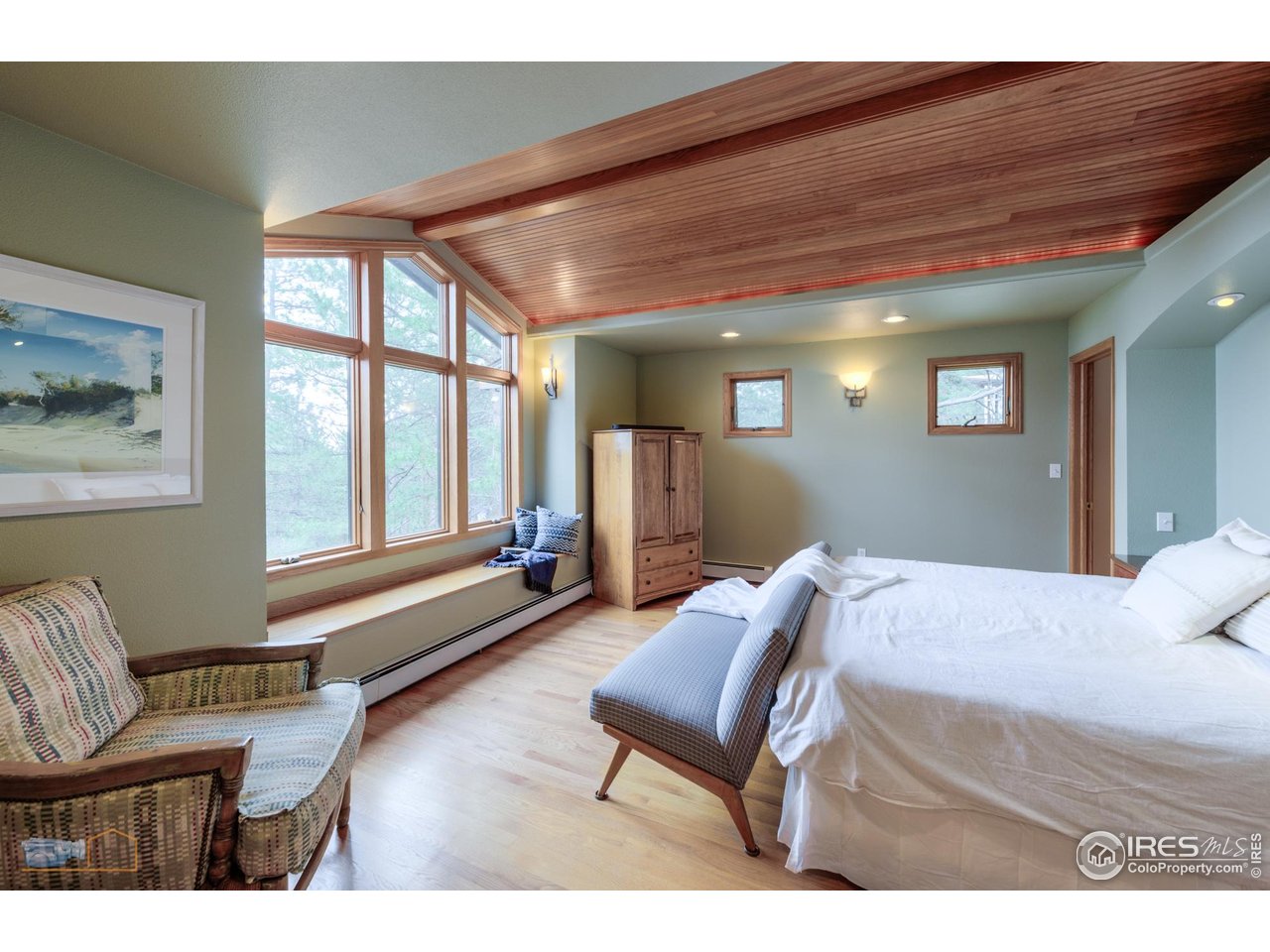 335 Pine Tree Ln