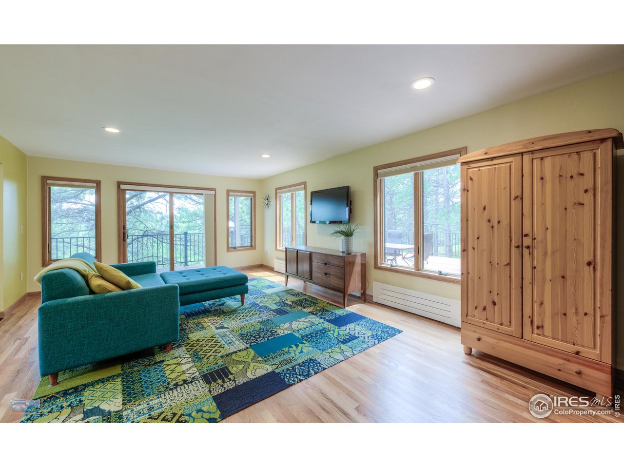 335 Pine Tree Ln