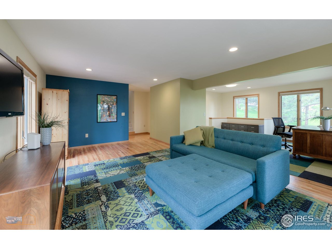 335 Pine Tree Ln