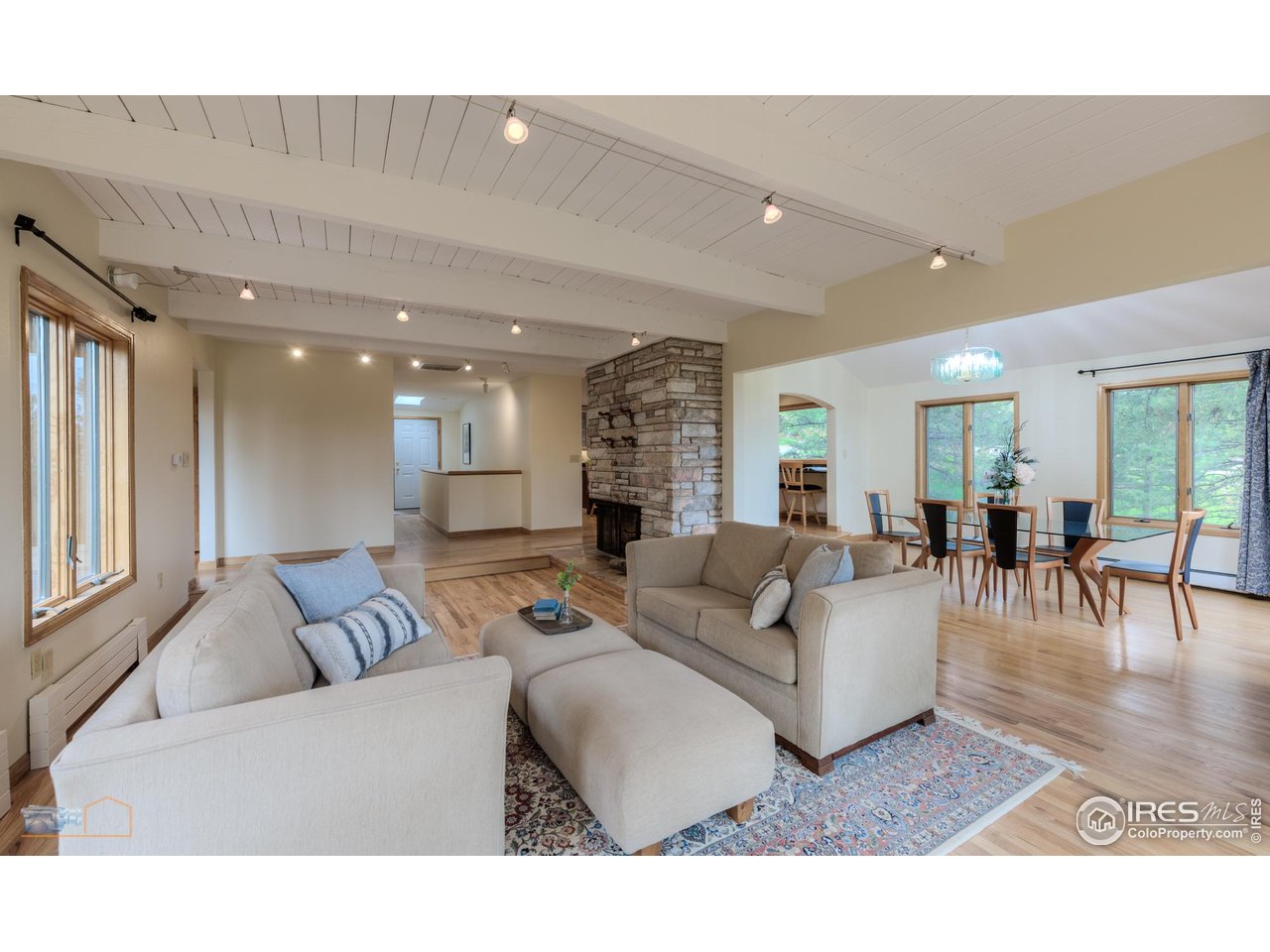 335 Pine Tree Ln