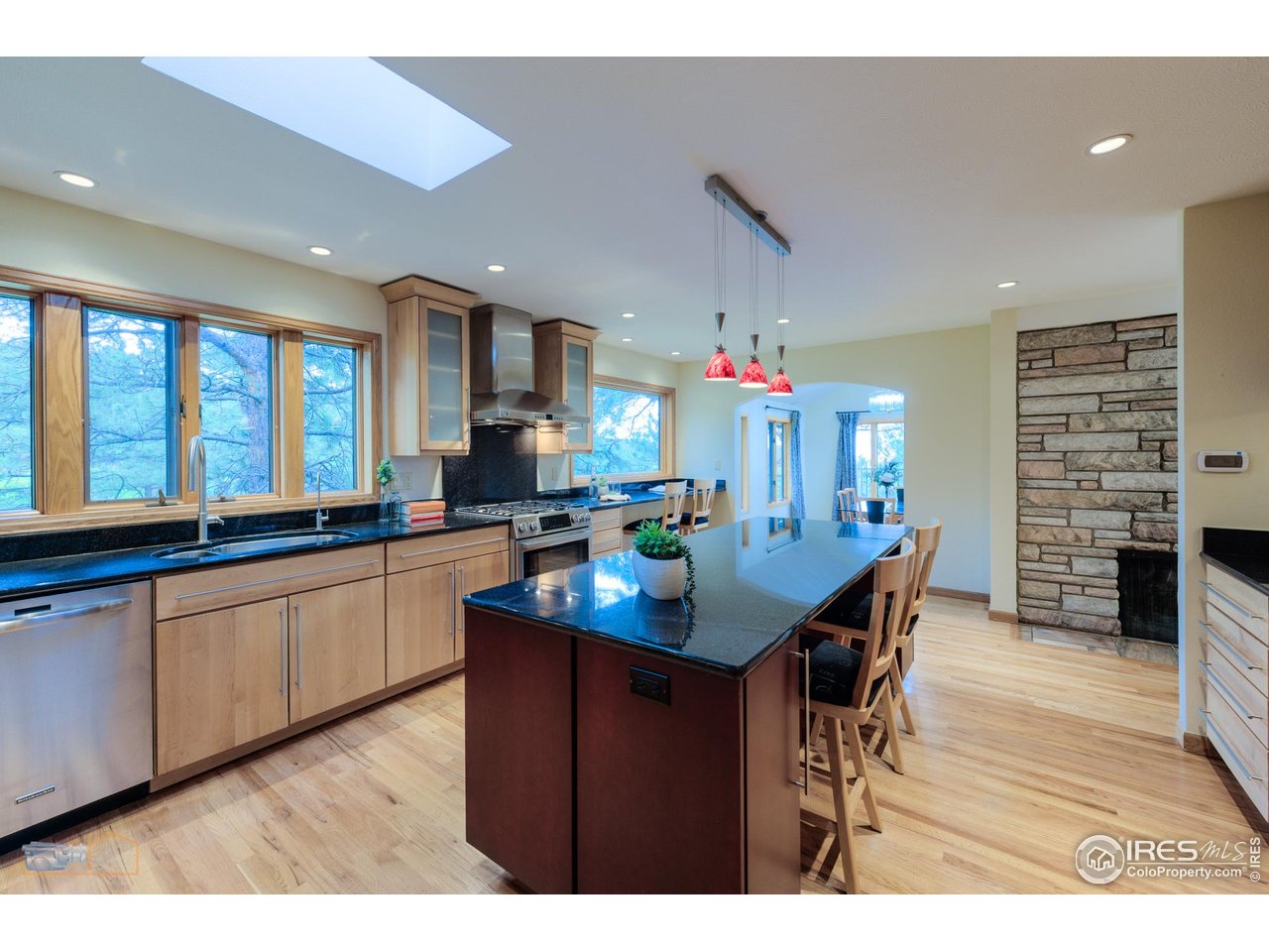 335 Pine Tree Ln