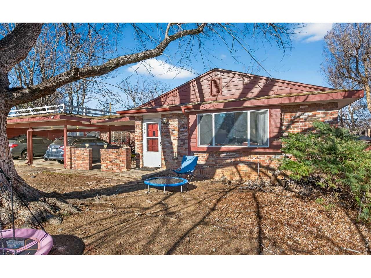 4425 Comanche Dr