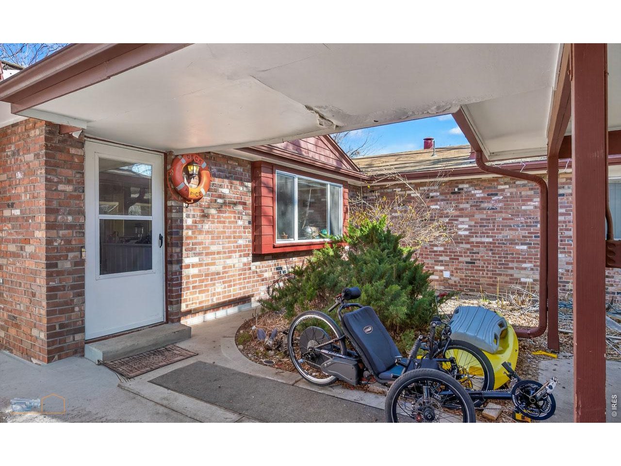4425 Comanche Dr