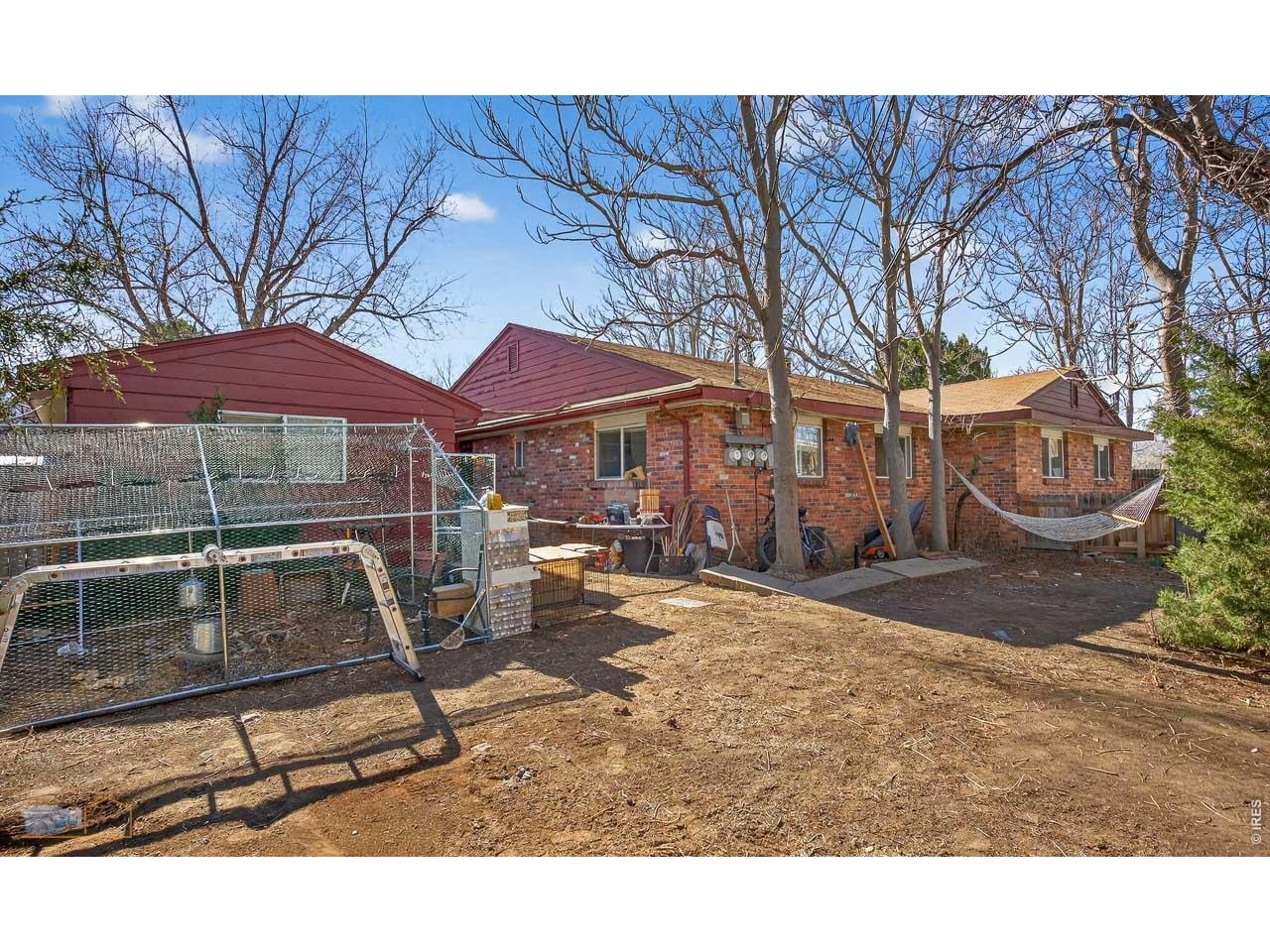 4425 Comanche Dr