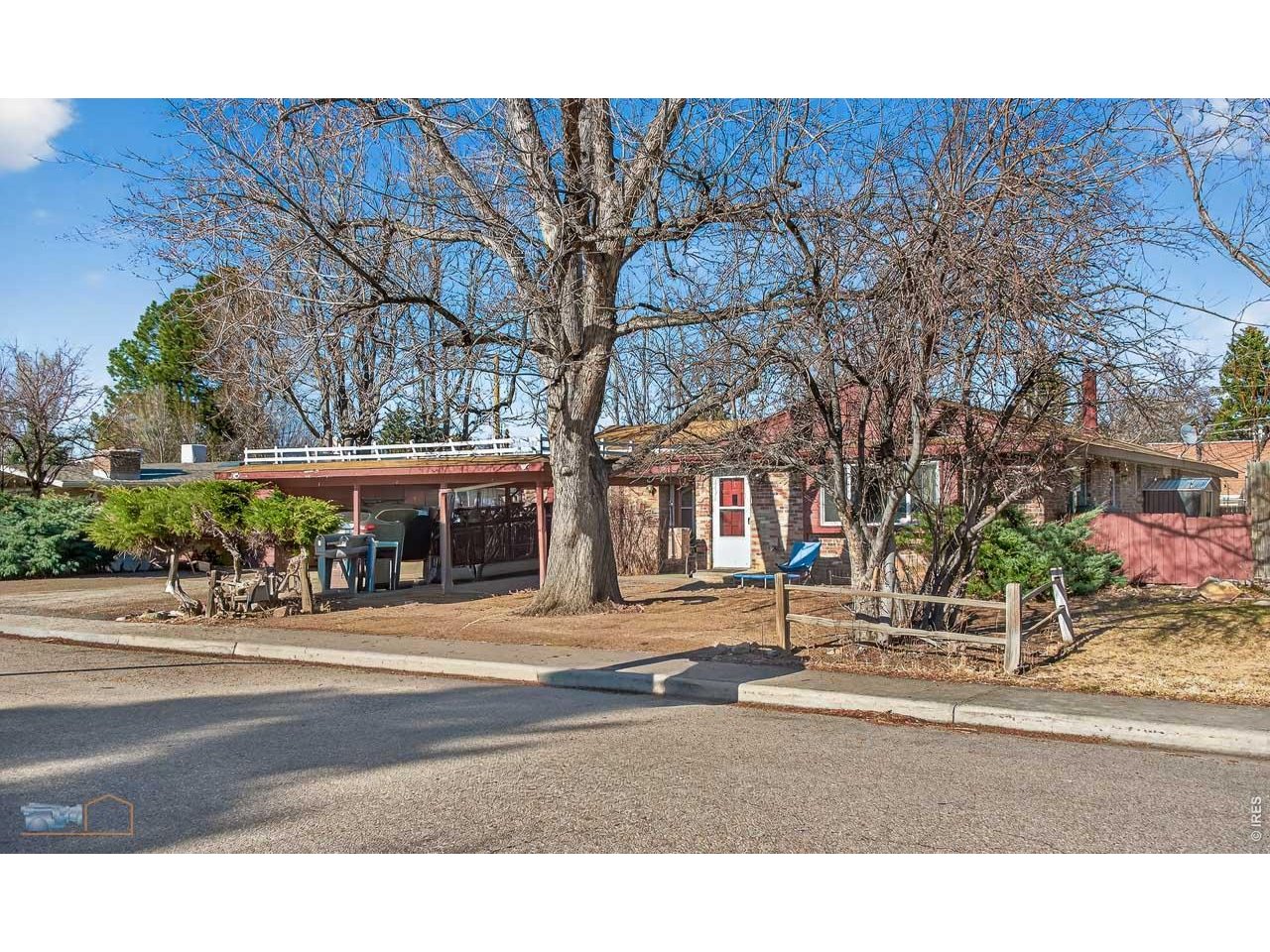 4425 Comanche Dr