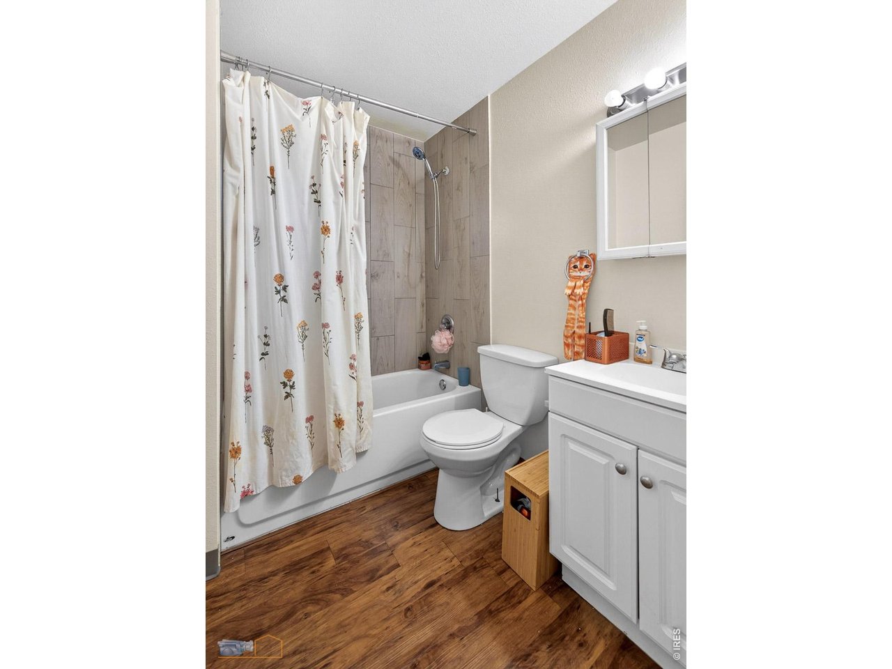 4425 Comanche Dr