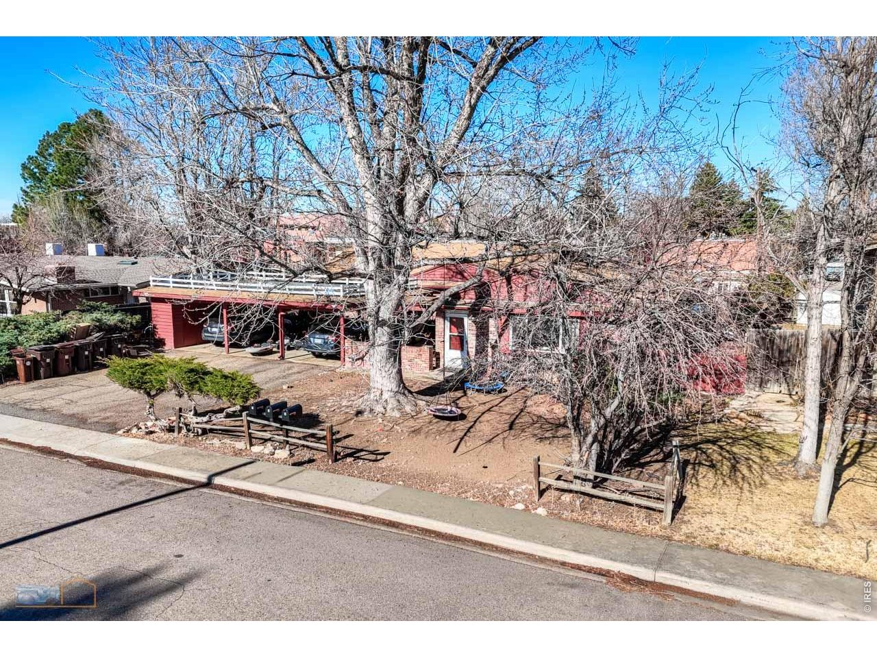 4425 Comanche Dr
