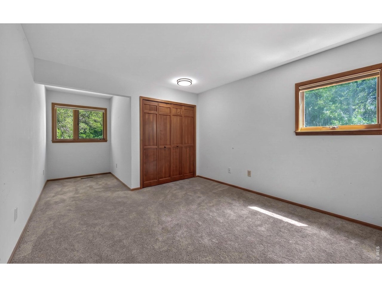 749 Meadow Glen Dr