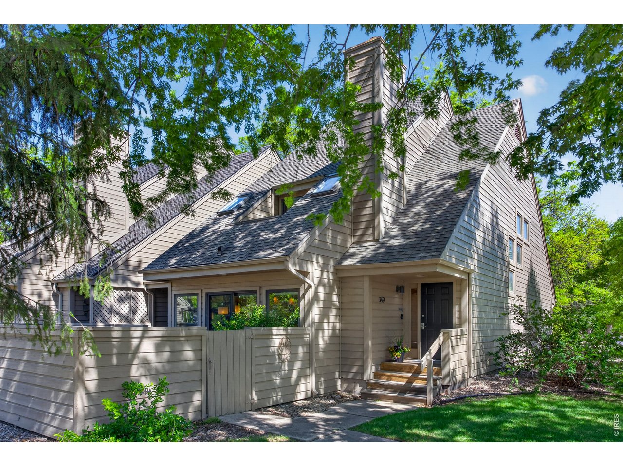 749 Meadow Glen Dr