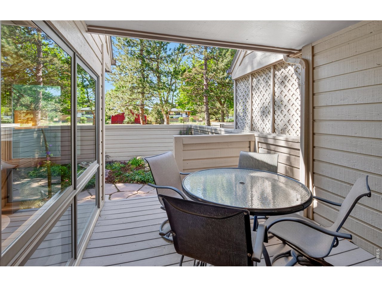 749 Meadow Glen Dr