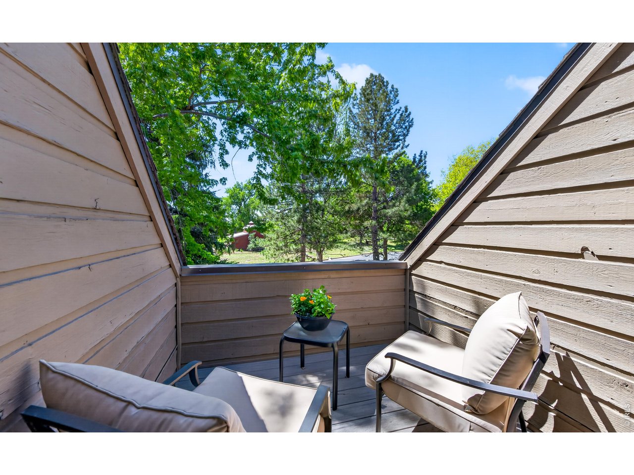 749 Meadow Glen Dr