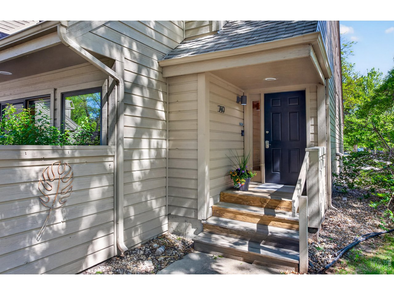 749 Meadow Glen Dr