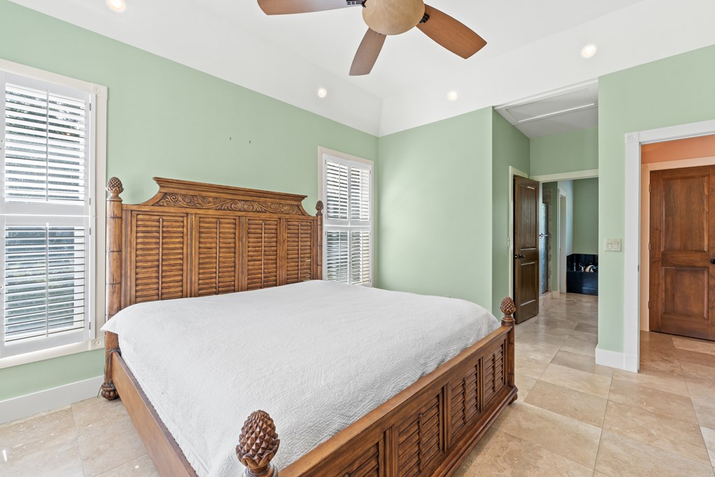 226 Waters Edge Dr, Port St. Joe 32456