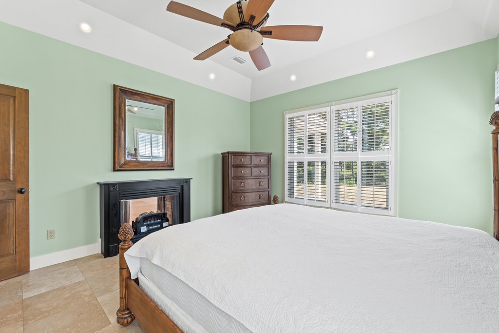 226 Waters Edge Dr, Port St. Joe 32456