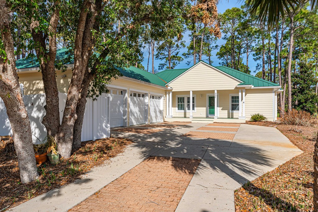 227 Waters Edge Dr, 32456