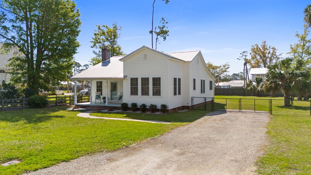 214 8th St, Port St. Joe 32456
