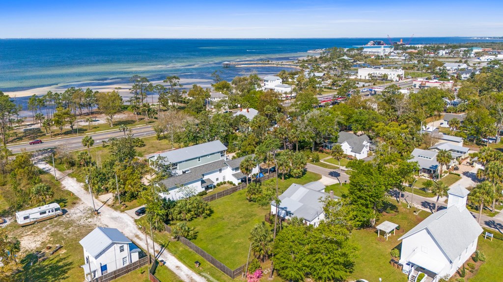214 8th St, Port St. Joe 32456
