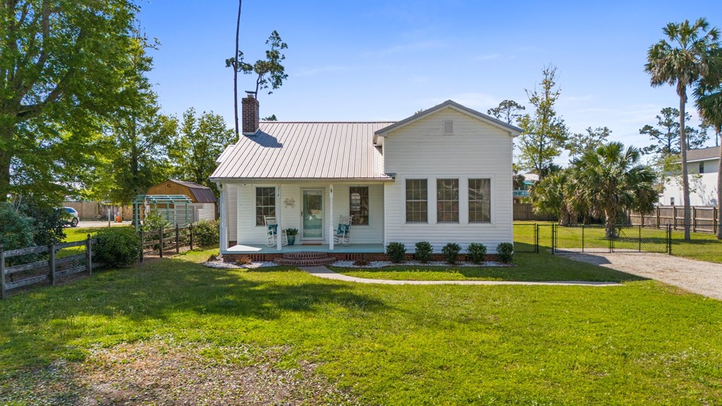 214 8th St, Port St. Joe 32456