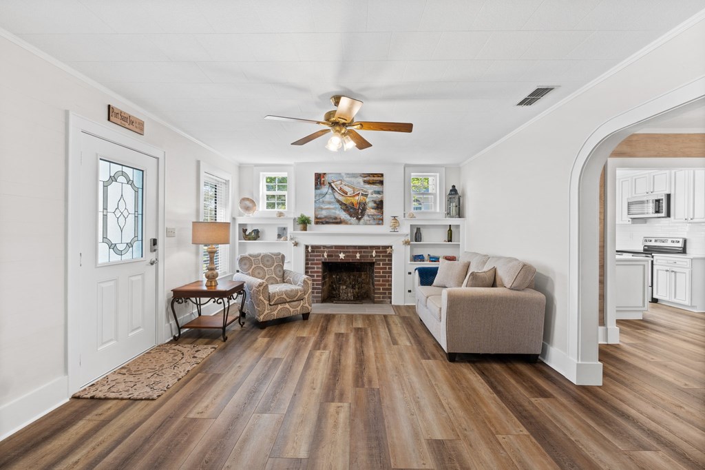 214 8th St, Port St. Joe 32456