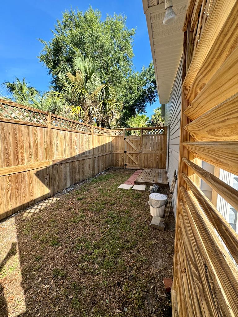 221 8th St # C, Port St. Joe 32456 Unit: C