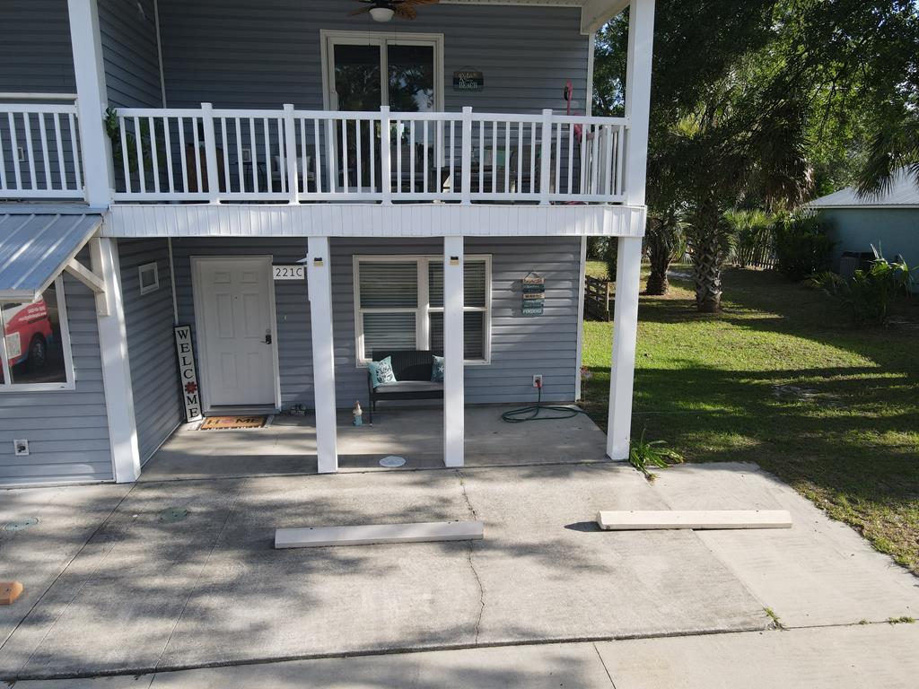 221 8th St # C, Port St. Joe 32456 Unit: C