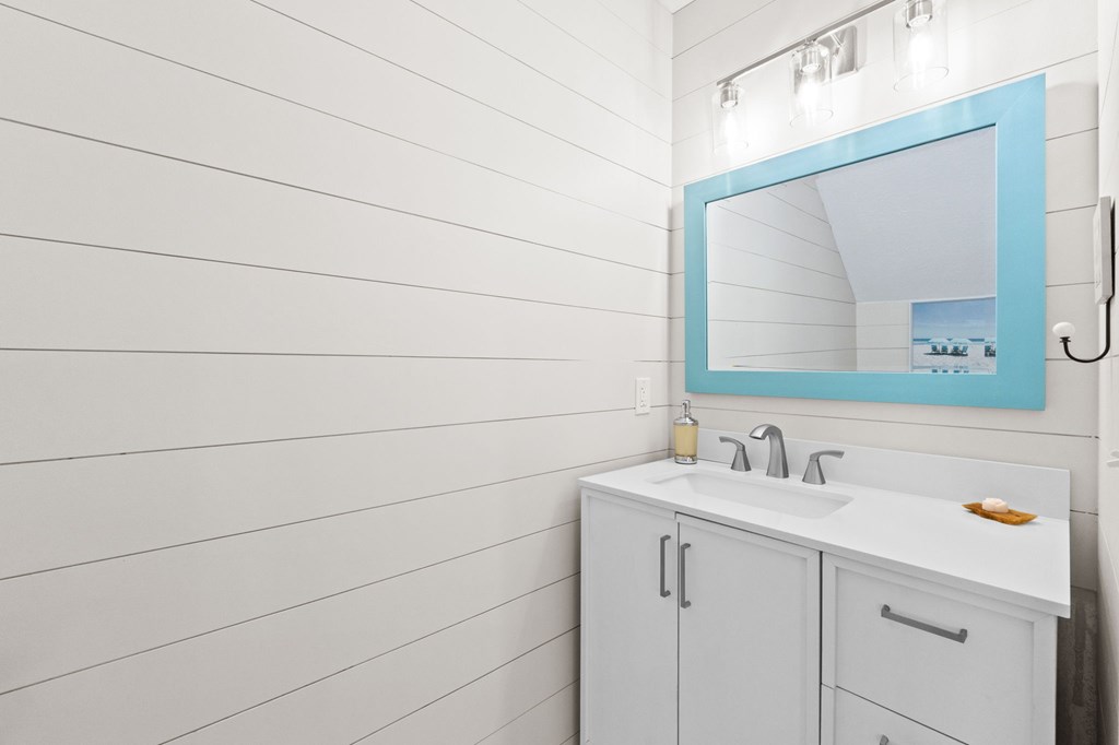 221 8th St # C, Port St. Joe 32456 Unit: C