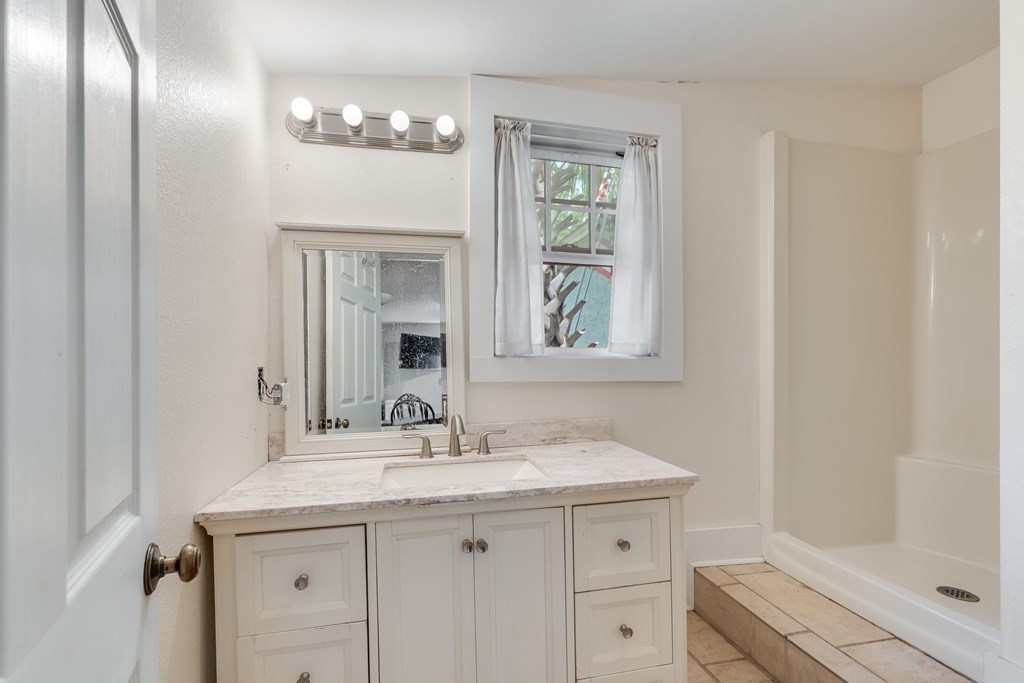 225 8th St, Port St. Joe 32456