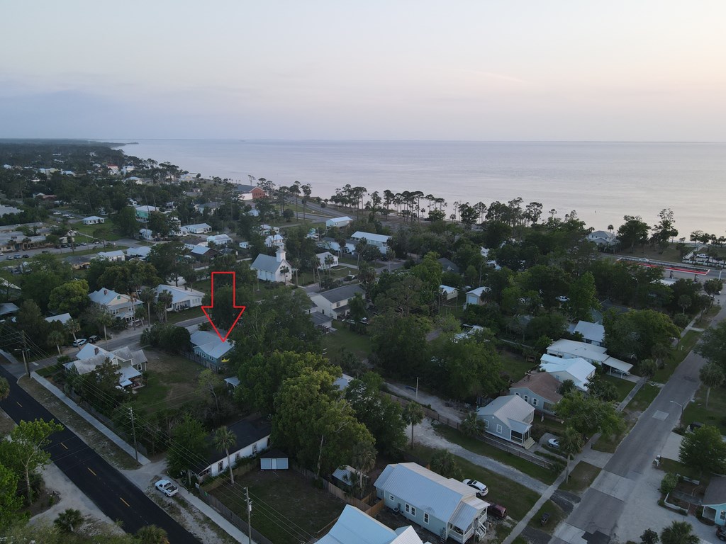 225 8th St, Port St. Joe 32456