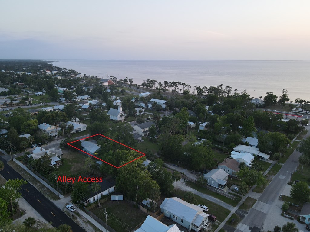 225 8th St, Port St. Joe 32456