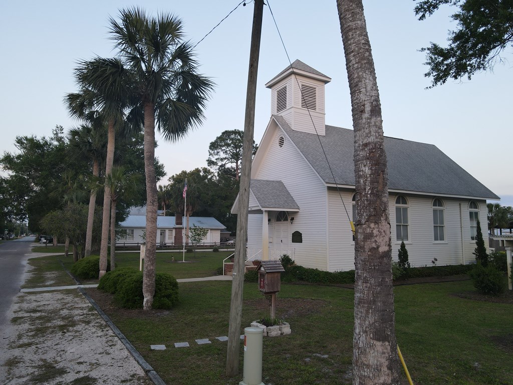 225 8th St, Port St. Joe 32456