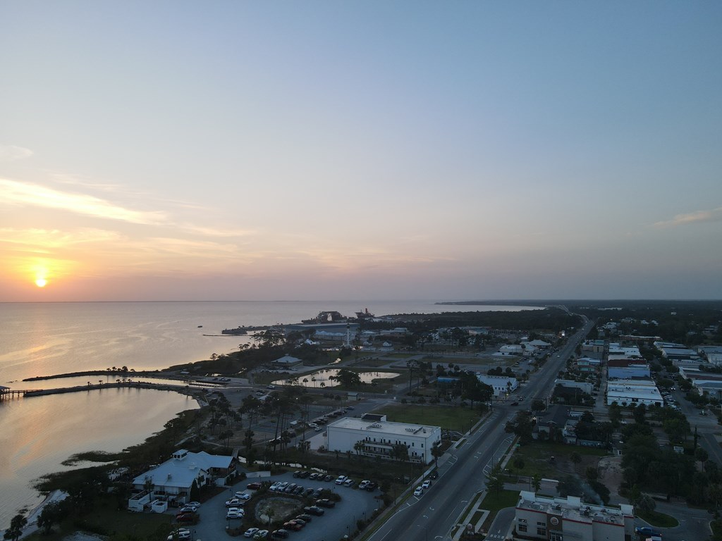 225 8th St, Port St. Joe 32456