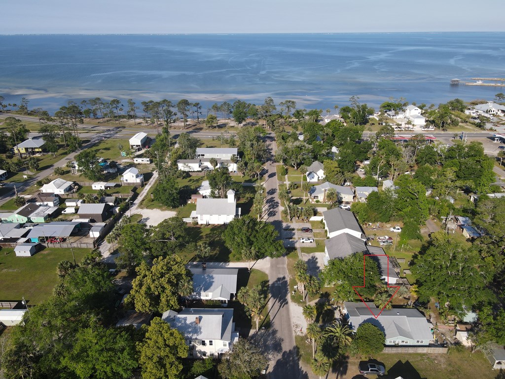 225 8th St, Port St. Joe 32456