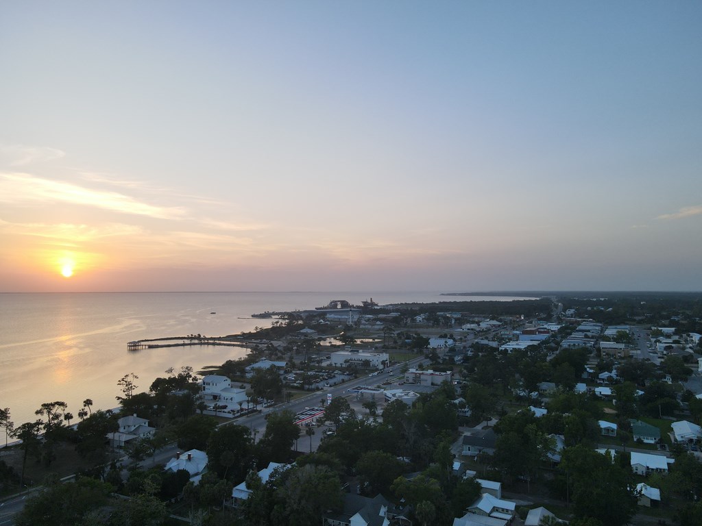 225 8th St, Port St. Joe 32456