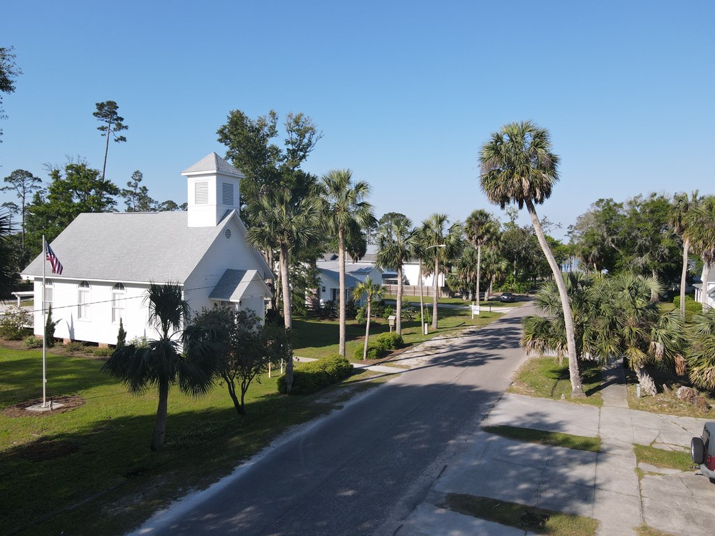 225 8th St, Port St. Joe 32456