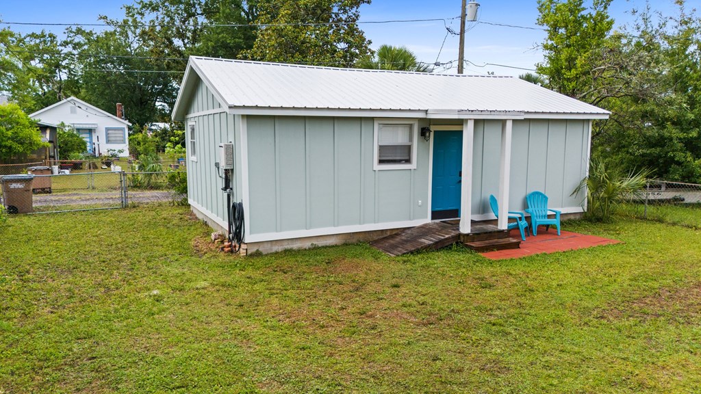 509 8th St, Port St. Joe 32456