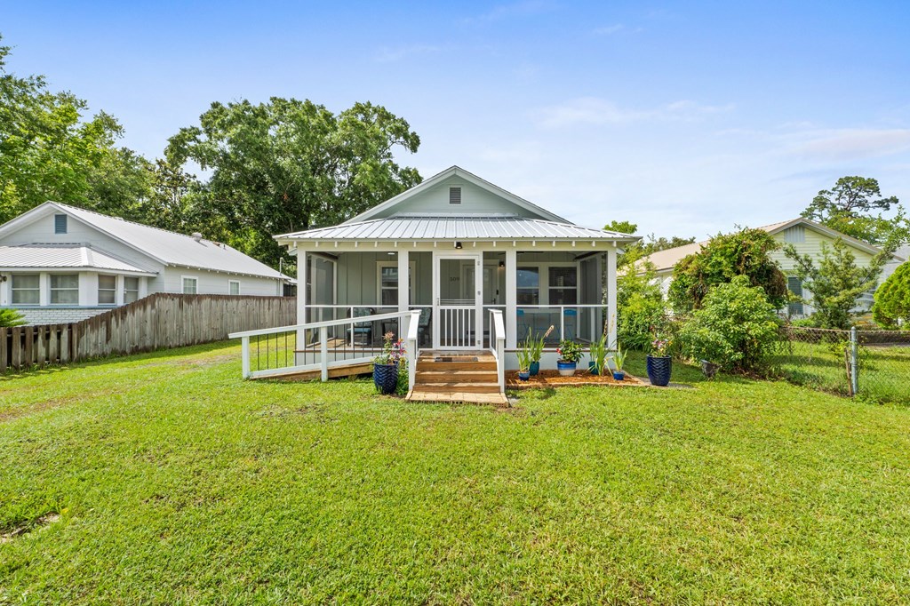 509 8th St, Port St. Joe 32456