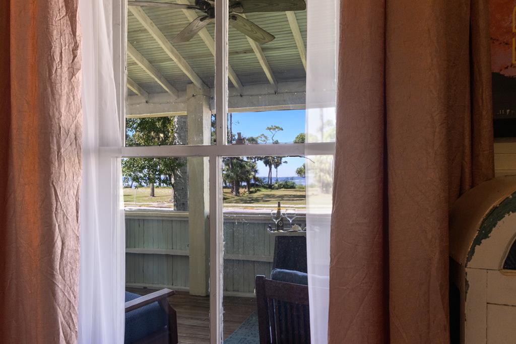 201 8th St, Port St. Joe 32456