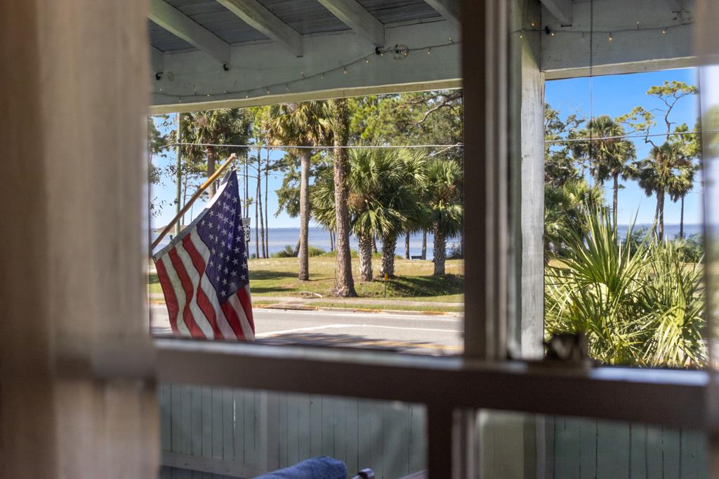 201 8th St, Port St. Joe 32456
